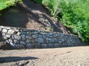 Escollera de contención de desprendimiento de ladera en Teverga.